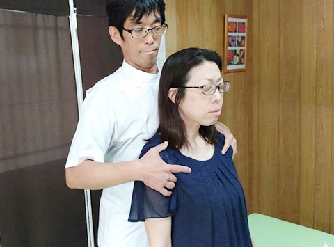 肩こり施術